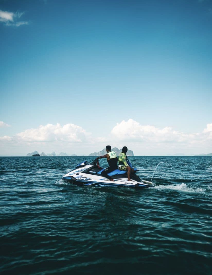 jetskis
